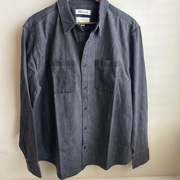 Madewell Tops - Madewell Easy Fit Button Down Shirt